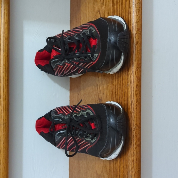 Fila men's running shoes size 11 black and red - Picture 4 of 8